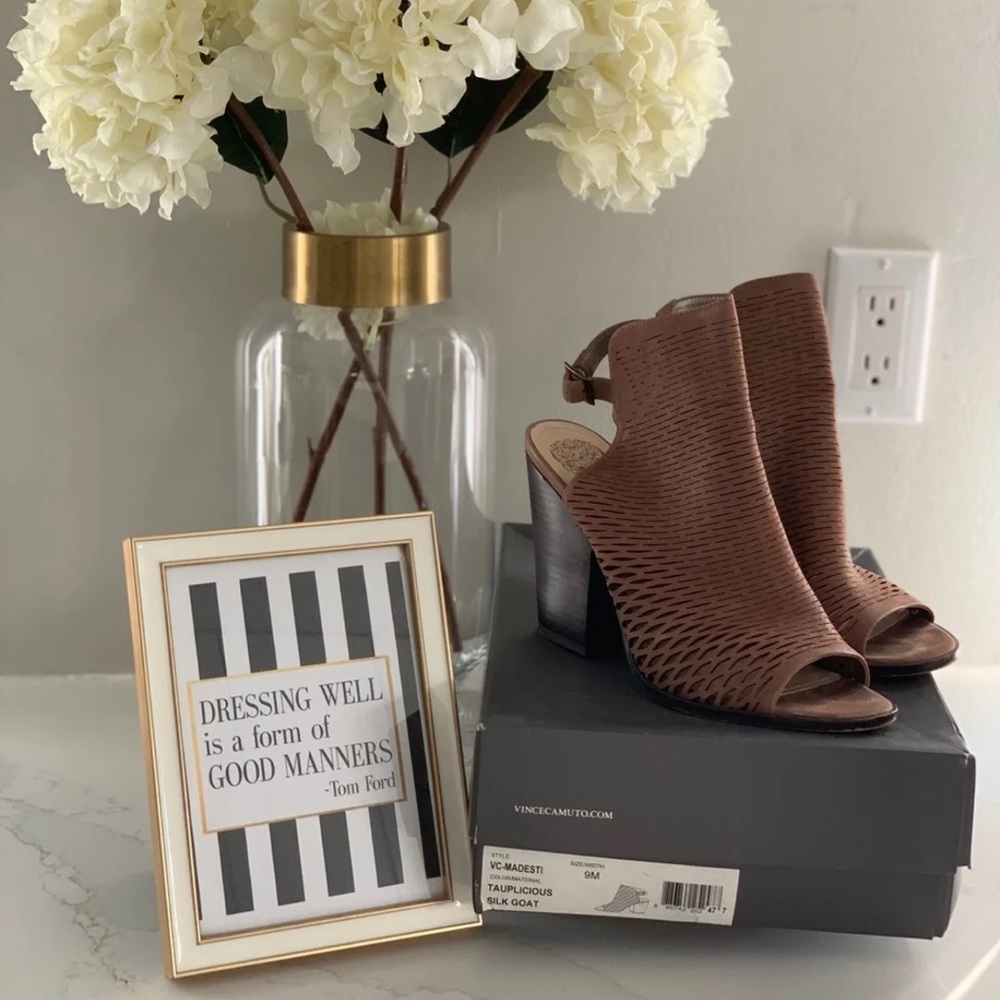 Vince Camuto size 9 VC-Madesti Sandal